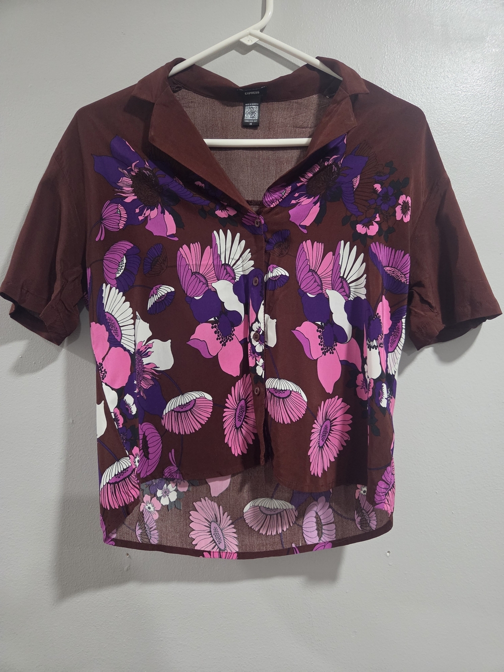 Express Women's Maroon Henley Top - Picture 4 of 4